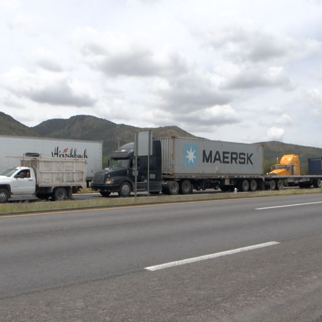 Arde Pipa con Diésel y Paraliza por Horas la Carretera 57